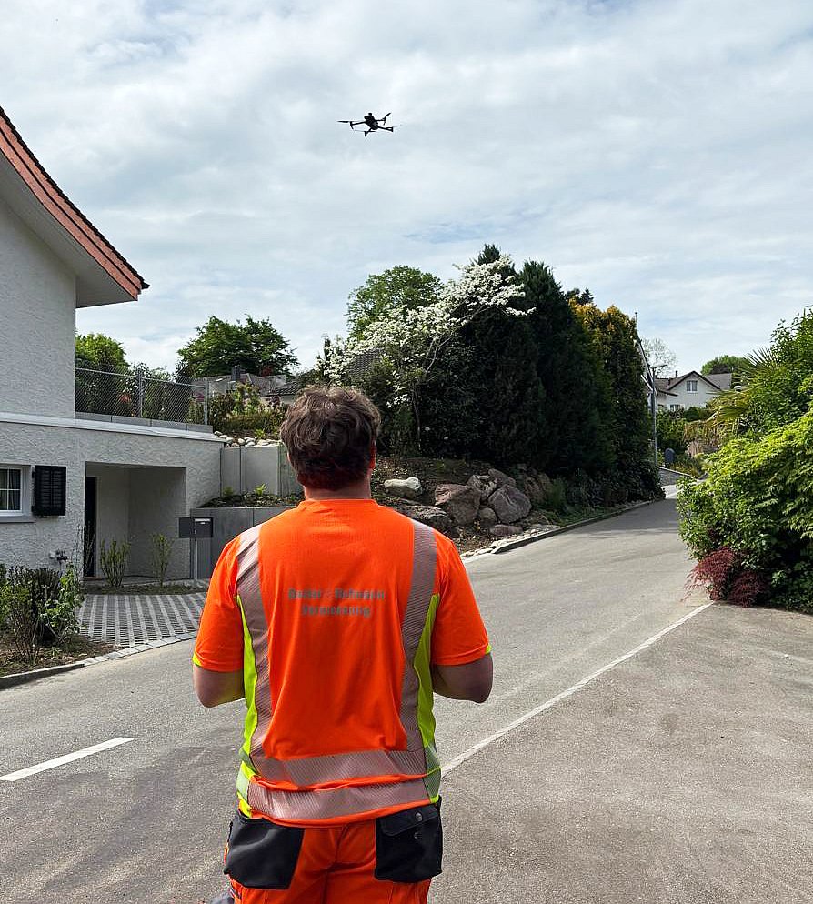 Geomatiker mit Drohne