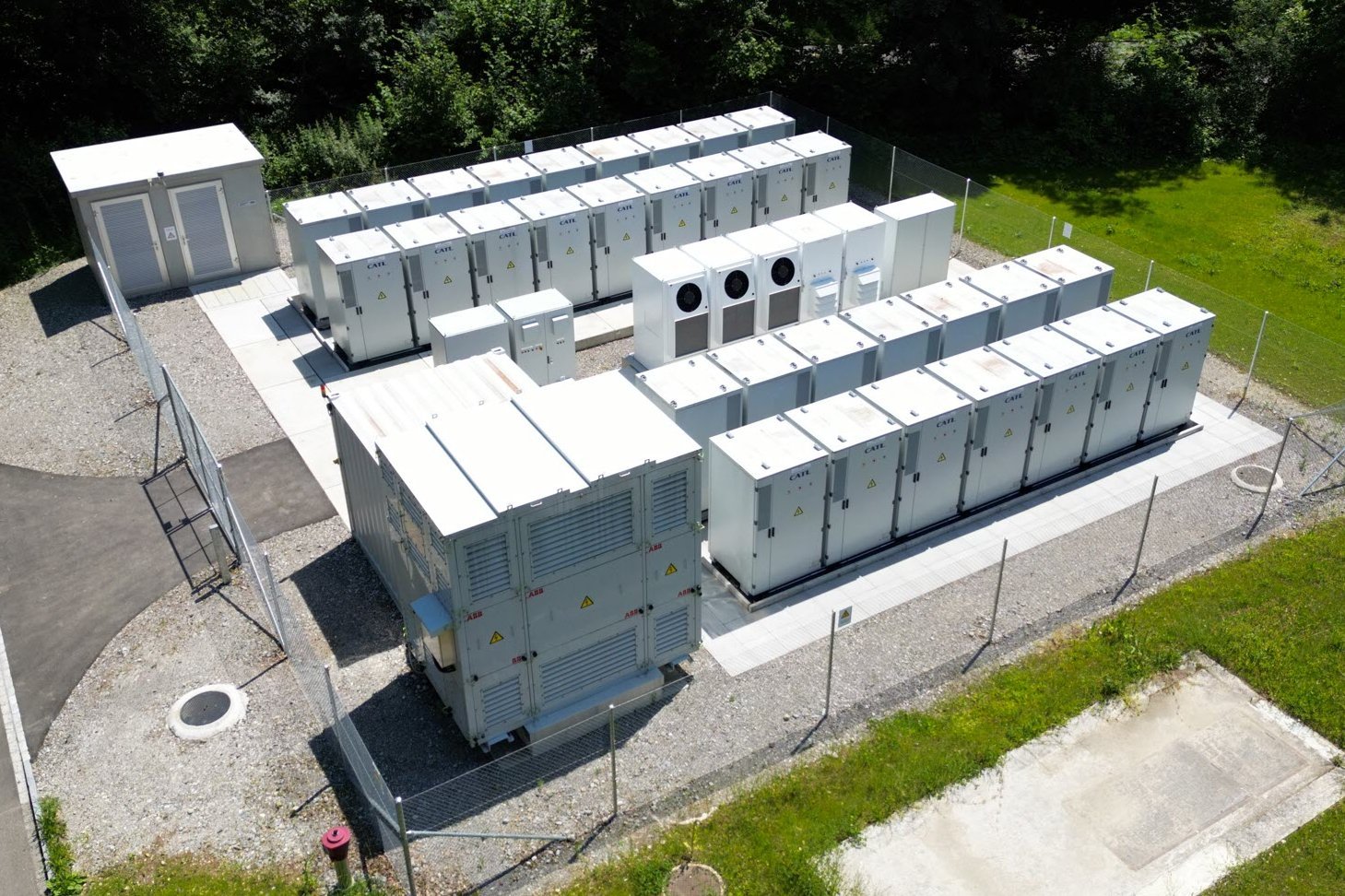 Batteriespeicher für Unternehmen, Aussenanlage