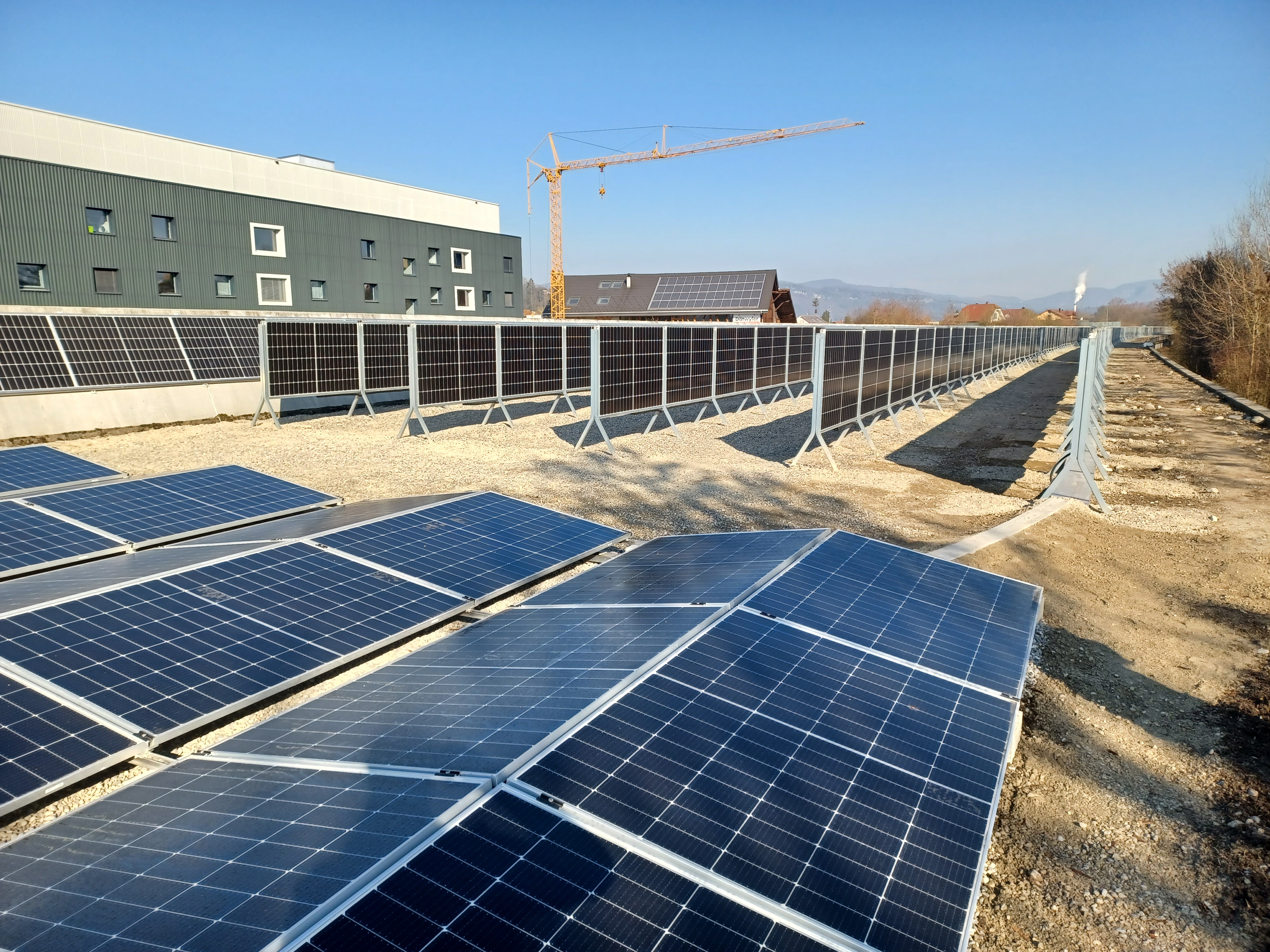 A2 Zofingen - PV-Anlagen mit Lärmschutz kombiniert