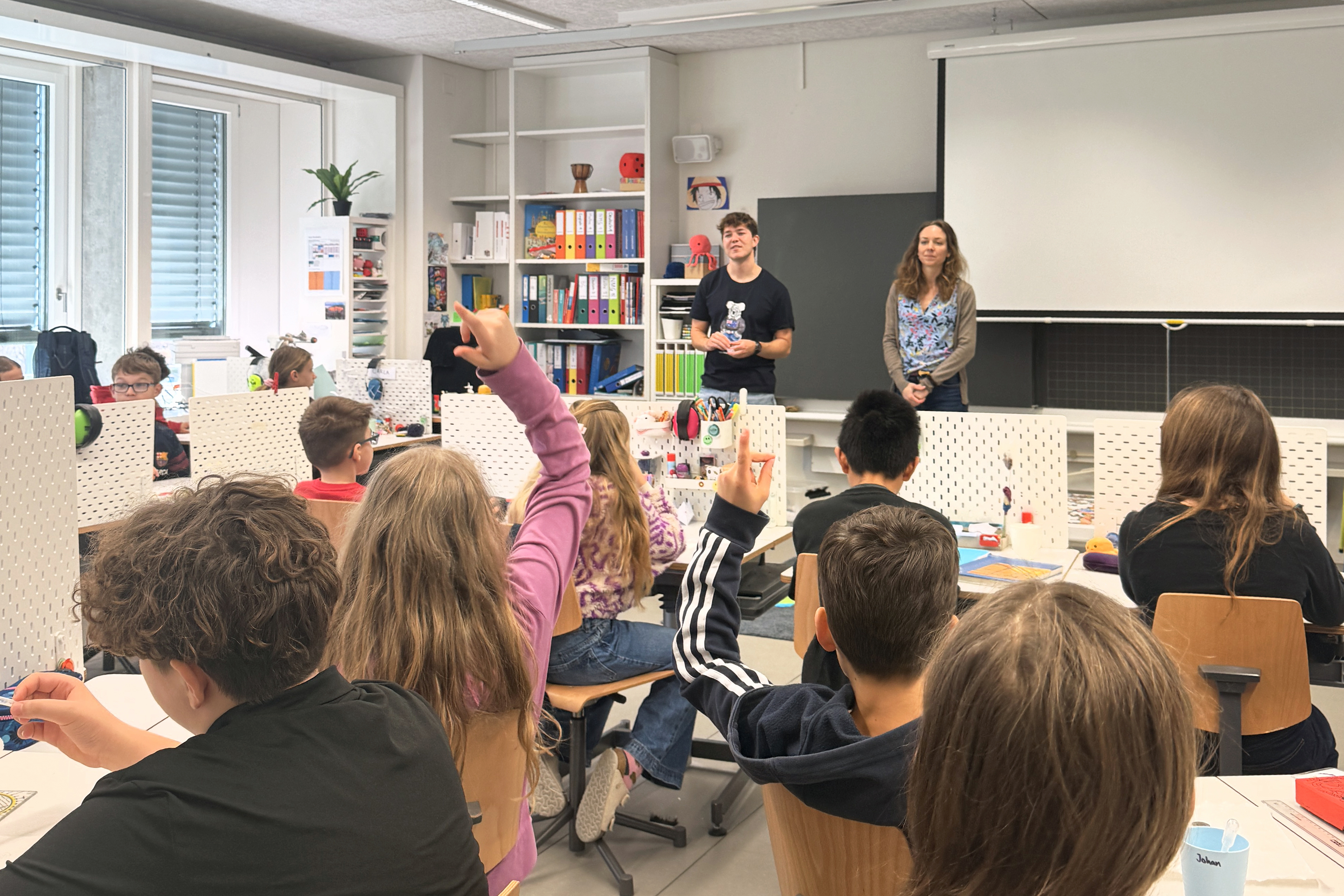 Nos ingénieurs en visite à l'école de Stäfa.