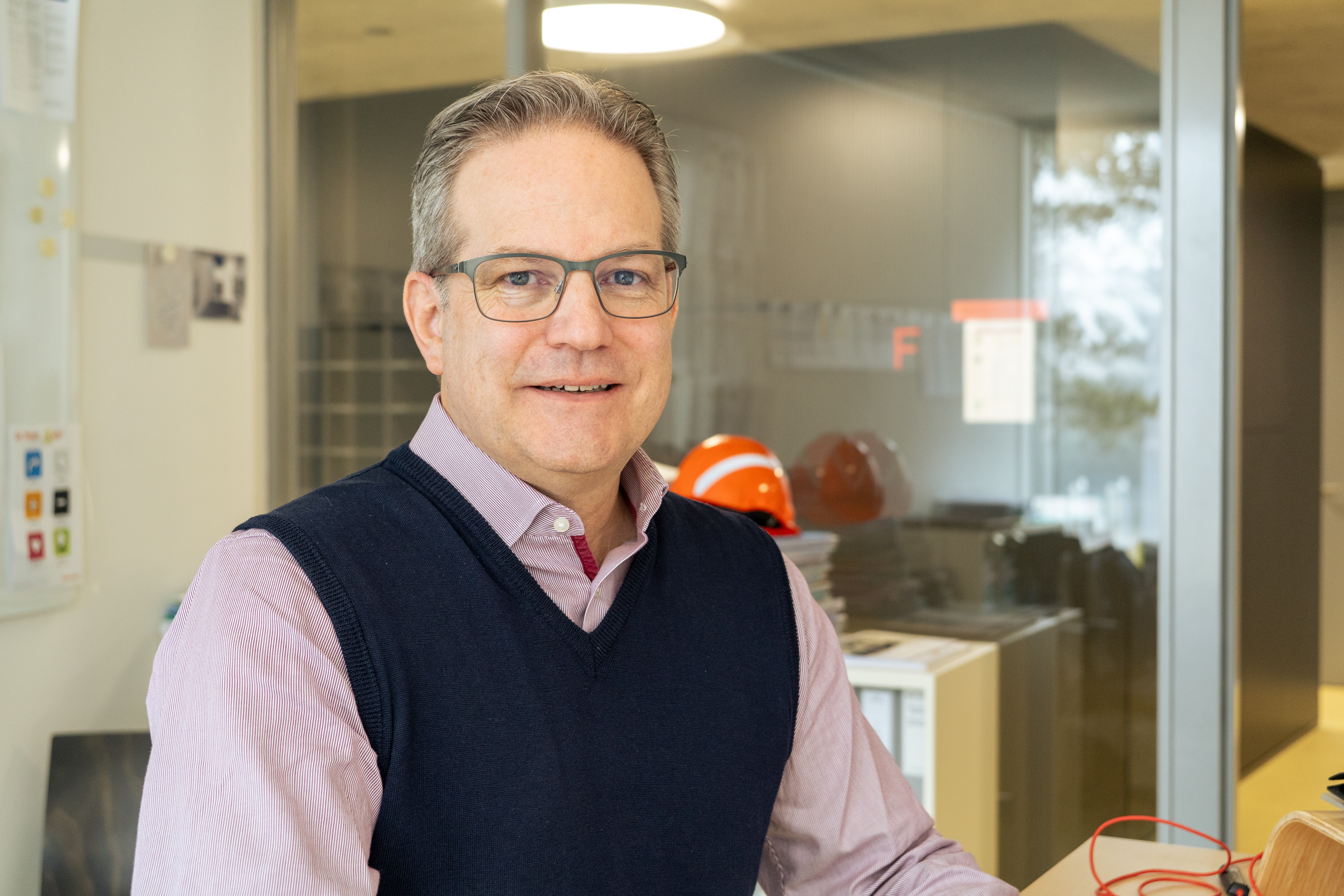 Professionnellement, conseil au maître d'ouvrage : Tobias Schär